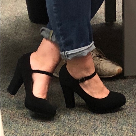 Classic Heels - Picture 2 of 8